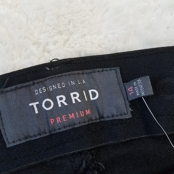 Torrid Bermuda Jean Shorts - Picture 7 of 9